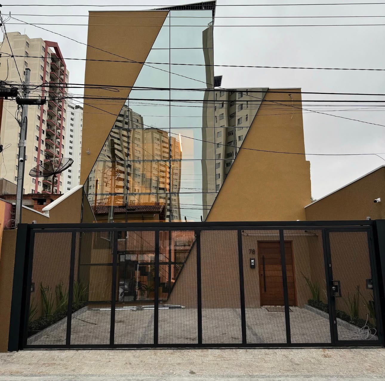 Entrada da clínica durante o dia